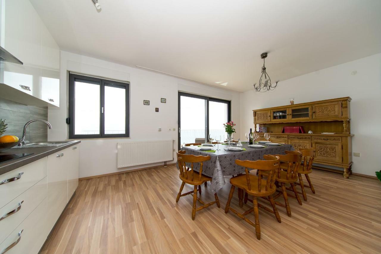 Apartments L&L Дуги-Рат Экстерьер фото